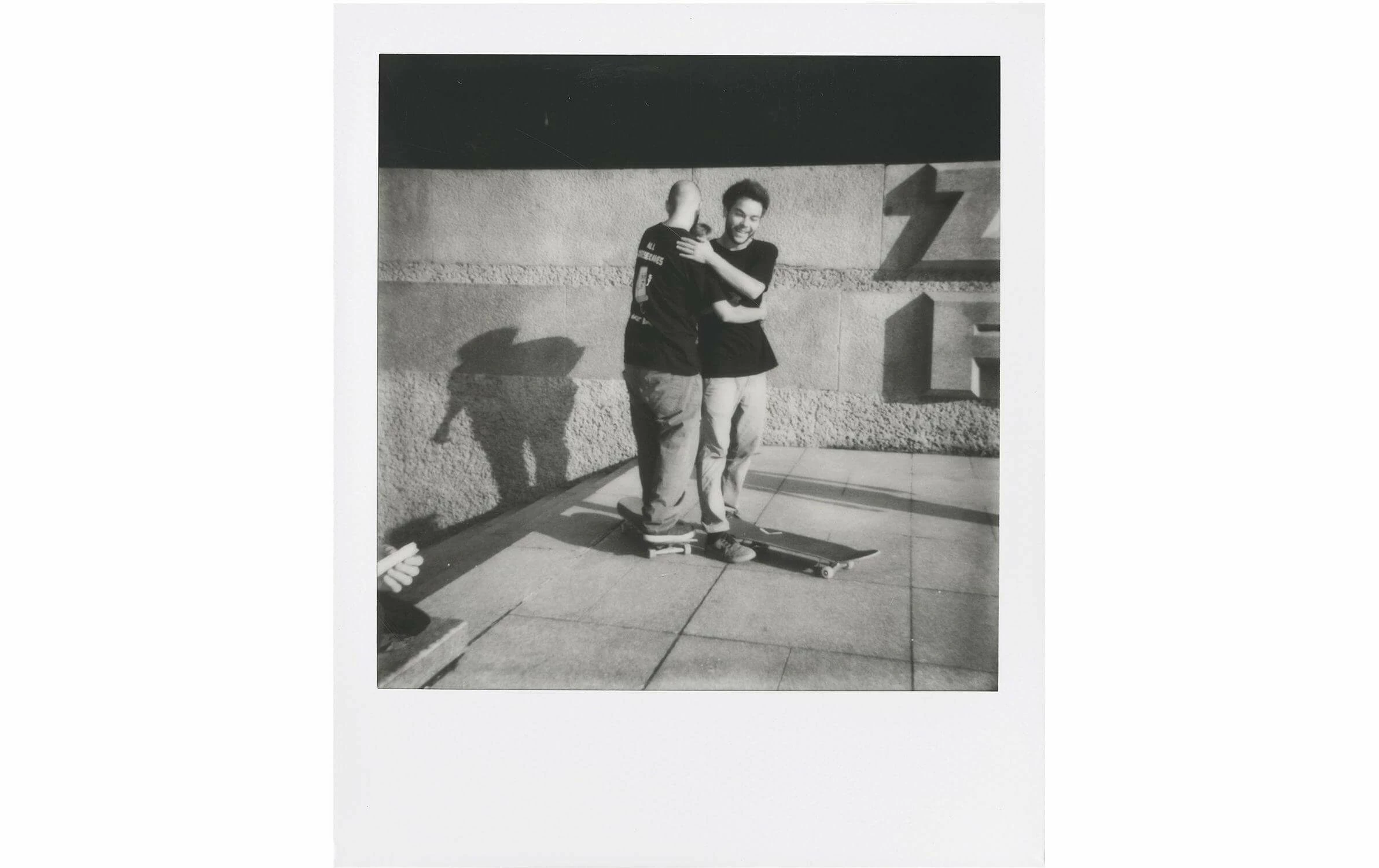 Polaroid Film Instantané B&W 600 - 8 Images Instantanées - Appareil Photo Instantané 3 Polaroid Film Instantané B&W 600 - 8 Images Instantanées - Appareil Photo Instantané – Image 3